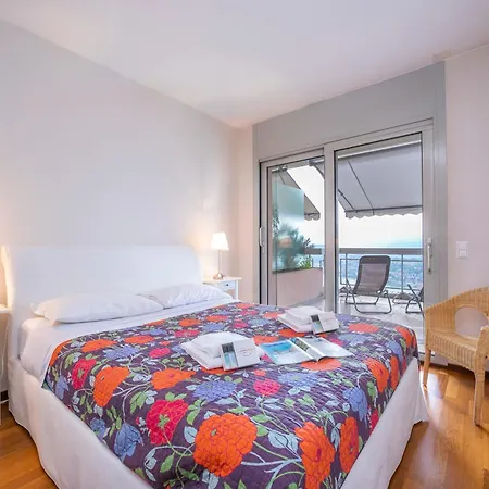 La Maison Du Bonheur - Happy