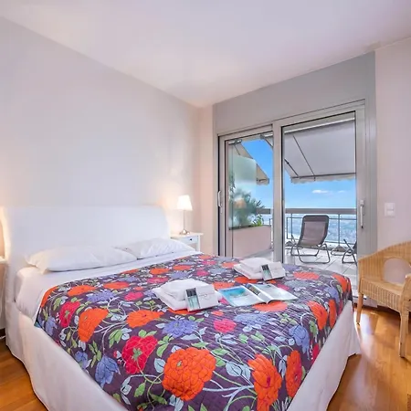 La Maison Du Bonheur With Shared Pool & Sauna - Happy Appartamento