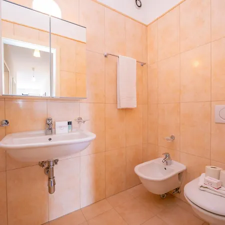 La Maison Du Bonheur With Shared Pool & Sauna - Happy Appartamento