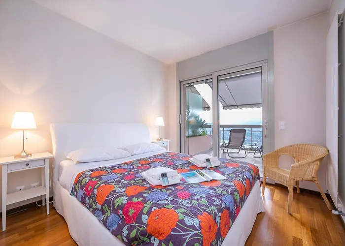 La Maison Du Bonheur - Happy