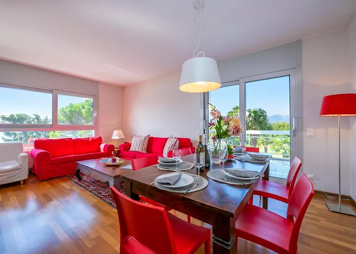 La Maison Du Bonheur - Happy